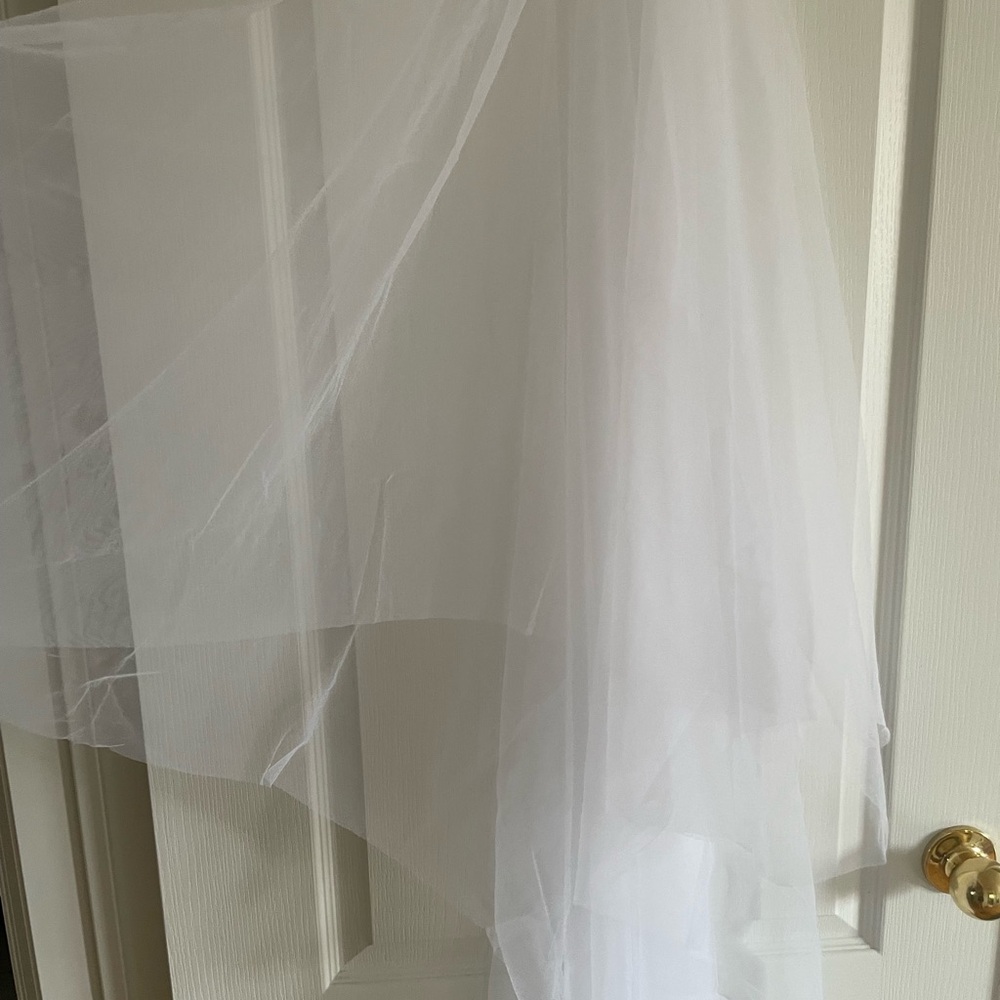 Floor-Length White Wedding Veil with Blusher - Picture 6 of 10